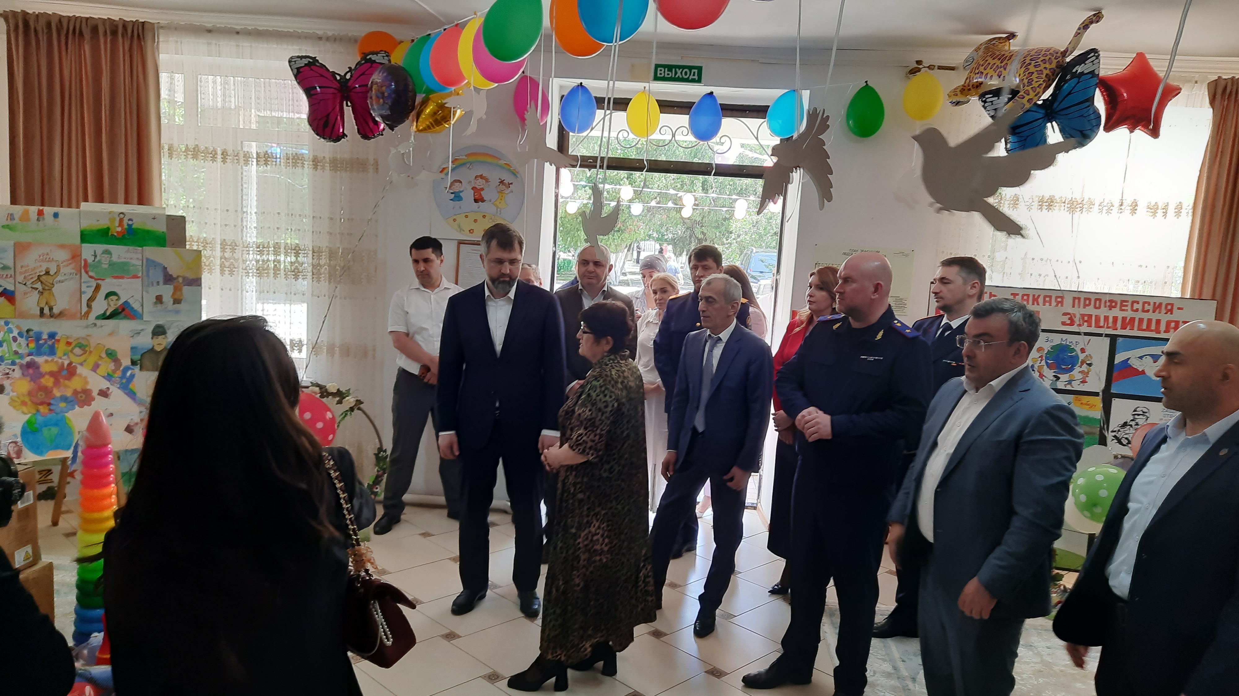 Председатель правительства Республики Дагестан Магомед Рамазанов в День защиты детей в ГКУ РД «ДЕТСКИЙ ДОМ №7» г. Избербаш .Министерства труда и социального развития  Республики Дагестан.